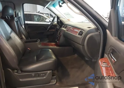 2011 Chevrolet Tahoe Ltz z USA, uszkodzony, nr VIN 1GNSKCE06BR280901